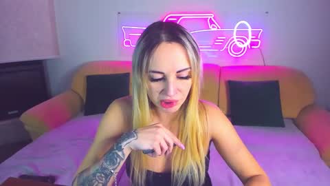 Snapshot of ashley_crashly chatting on January 5, 2:19 pm Alina online show from January 5, 2:19 pm