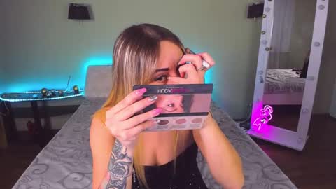 Snapshot of ashley_crashly chatting on January 31, 8:11 am Alina online show from January 31, 8:11 am