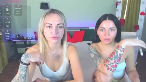 Snapshot of ashley_crashly chatting on October 31, 11:44 am Alina online show from October 31, 11:44 am