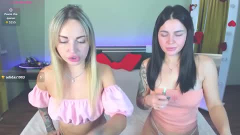 Snapshot of ashley_crashly chatting on November 6, 9:21 am Alina online show from November 6, 9:21 am