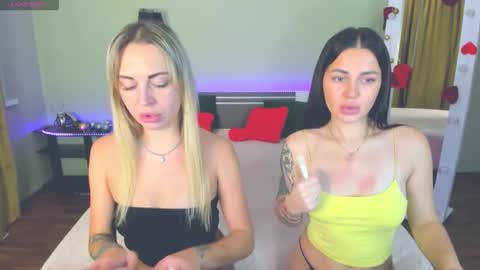 Snapshot of ashley_crashly chatting on November 9, 10:35 am Alina online show from November 9, 10:35 am