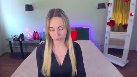 Snapshot of ashley_crashly chatting on April 9, 7:47 am Alina online show from April 9, 7:47 am