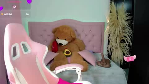 Snapshot of ashley_dolll chatting on February 17, 10:16 pm Ashley online show from February 17, 10:16 pm