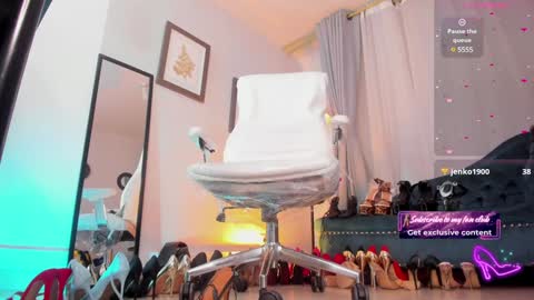 ashley_leon_ online show from December 17, 5:04 pm