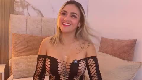 Snapshot of ashley_ruiz_ chatting on February 17, 8:26 pm Camila online show from February 17, 8:26 pm