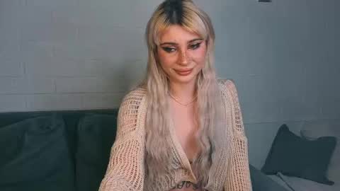 Snapshot of ashley_urban chatting on April 2, 11:35 pm Ashley online show from April 2, 11:35 pm