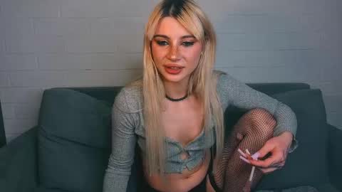 Snapshot of ashley_urban chatting on April 10, 11:20 pm Ashley online show from April 10, 11:20 pm