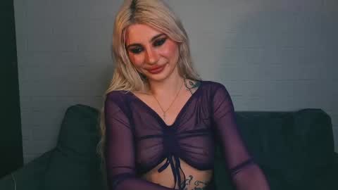 Snapshot of ashley_urban chatting on May 24, 12:48 am Ashley online show from May 24, 12:48 am
