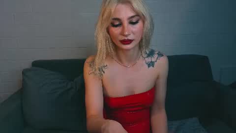 Snapshot of ashley_urban chatting on June 14, 12:18 pm Ashley online show from June 14, 12:18 pm