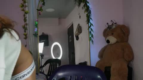 Snapshot of ashley_winhouse chatting on April 26, 7:33 pm ashley_winhouse online show from April 26, 7:33 pm