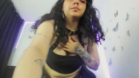 Snapshot of ashley_xoxo7 chatting on December 17, 1:00 am Ashley online show from December 17, 1:00 am