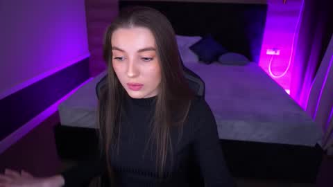 ashleybaee online show from December 4, 1:42 pm