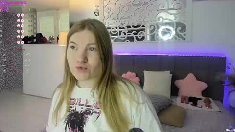 AshleyJonse online show from November 18, 5:45 am