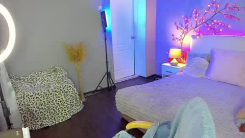 AshleyJonse online show from July 8, 4:50 am