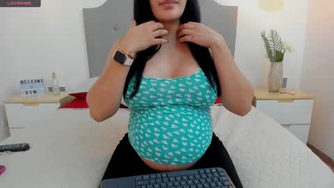 Ashley knight online show from December 4, 6:50 pm