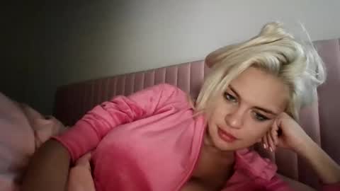 Snapshot of ashleymaddyyyy647935 chatting on April 25, 4:04 pm ashleymaddyyyy647935 online show from April 25, 4:04 pm