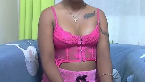 Snapshot of ashleyqueen_x chatting on October 16, 1:50 am ashleyqueen X online show from October 16, 1:50 am