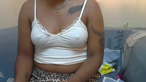 Snapshot of ashleyqueen_x chatting on October 18, 8:15 am ashleyqueen X online show from October 18, 8:15 am