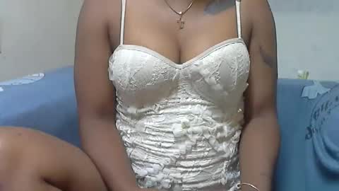 Snapshot of ashleyqueen_x chatting on November 18, 9:30 pm ashleyqueen X online show from November 18, 9:30 pm