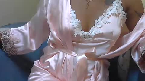 Snapshot of ashleyqueen_x chatting on January 7, 6:16 am ashleyqueen X online show from January 7, 6:16 am