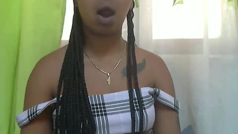 Snapshot of ashleyqueen_x chatting on February 7, 8:40 am ashleyqueen X online show from February 7, 8:40 am