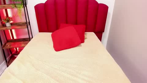 ashleyrobert_ online show from January 18, 12:35 am