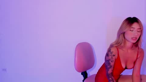 Snapshot of ashleyroys_111 chatting on October 14, 4:08 pm dahiana online show from October 14, 4:08 pm