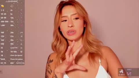 Snapshot of ashleyroys_111 chatting on November 25, 5:57 pm dahiana online show from November 25, 5:57 pm