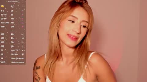 Snapshot of ashleyroys_111 chatting on November 30, 4:44 pm dahiana online show from November 30, 4:44 pm