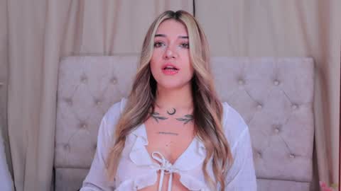 Ashley Lauren online show from December 9, 3:50 am