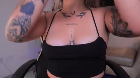 Ashley Lauren online show from October 17, 4:15 am