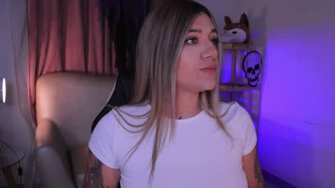 Ashley Lauren online show from October 20, 4:02 am