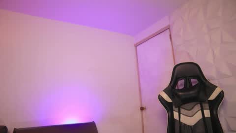 Ashley Lauren online show from February 13, 4:41 am