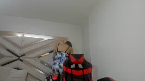 Snapshot of ashleyvanesars chatting on October 3, 1:41 pm ashleyvanesars online show from October 3, 1:41 pm