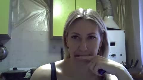 Snapshot of ashleyxhoney chatting on December 2, 7:03 am AshleyXHoney online show from December 2, 7:03 am
