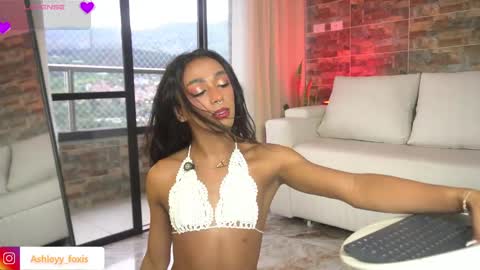 Ashley Fox online show from April 22, 10:33 pm