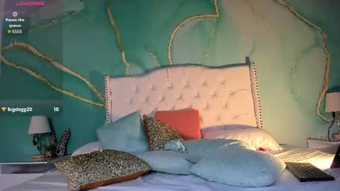 Snapshot of ashliey_roberts chatting on June 13, 2:04 pm Ashliey Roberts online show from June 13, 2:04 pm