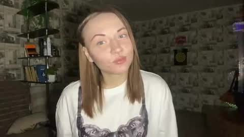 Snapshot of ashliitaliano chatting on March 23, 5:39 pm Lily online show from March 23, 5:39 pm