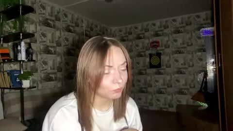 Snapshot of ashliitaliano chatting on March 25, 5:19 pm Lily online show from March 25, 5:19 pm