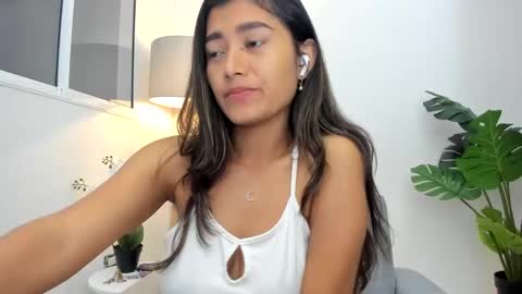 ashllovee online show from January 17, 11:40 pm