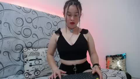 Snapshot of ashly_93 chatting on December 17, 7:18 am engel online show from December 17, 7:18 am