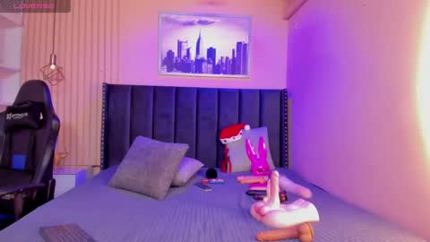 ashlye_miller_ online show from December 5, 6:43 am