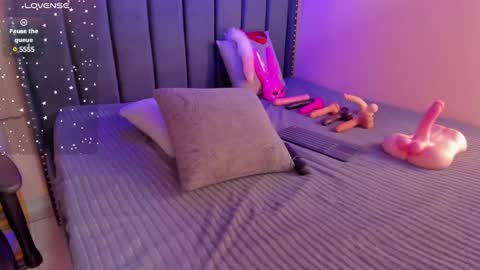 ashlye_miller_ online show from December 6, 6:59 am