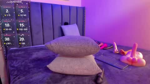 ashlye_miller_ online show from December 12, 7:08 am