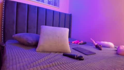 ashlye_miller_ online show from December 15, 7:13 am