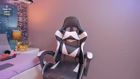 ashlye_miller_ online show from December 28, 7:00 am