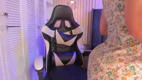 Snapshot of ashlye_miller_ chatting on March 8, 4:27 am ashlye_miller_ online show from March 8, 4:27 am