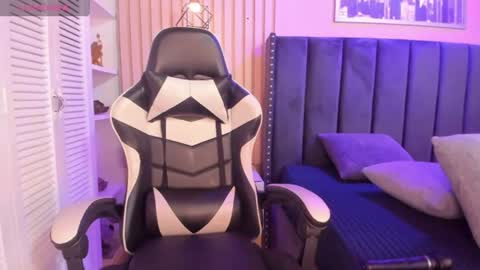 Snapshot of ashlye_miller_ chatting on July 2, 8:04 pm ashlye_miller_ online show from July 2, 8:04 pm