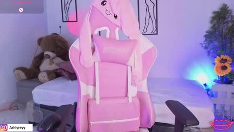 Ashly  online show from October 18, 9:04 pm