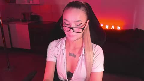 Snapshot of ashmila chatting on May 15, 4:52 am Mila online show from May 15, 4:52 am